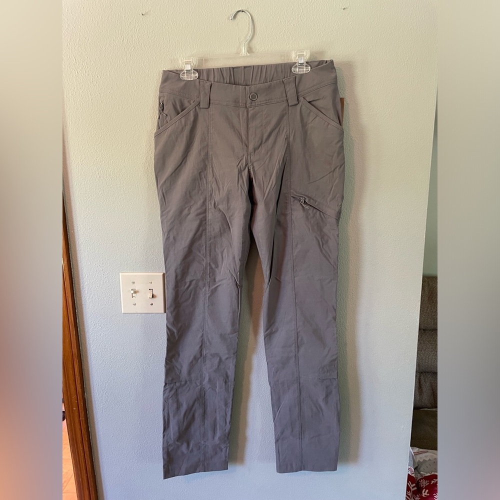 Duluth Trading convertible hiking pants, gray, size 8